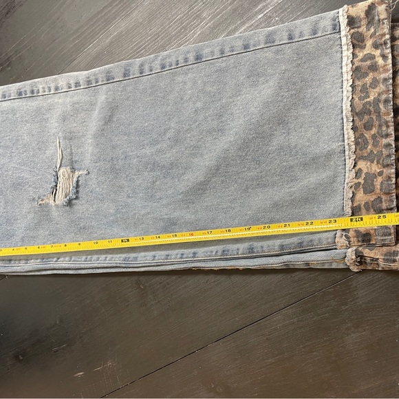 POL leopard & Light Blue Boyfriend Jeans with leopard Star Accents RARE - Picture 7 of 7